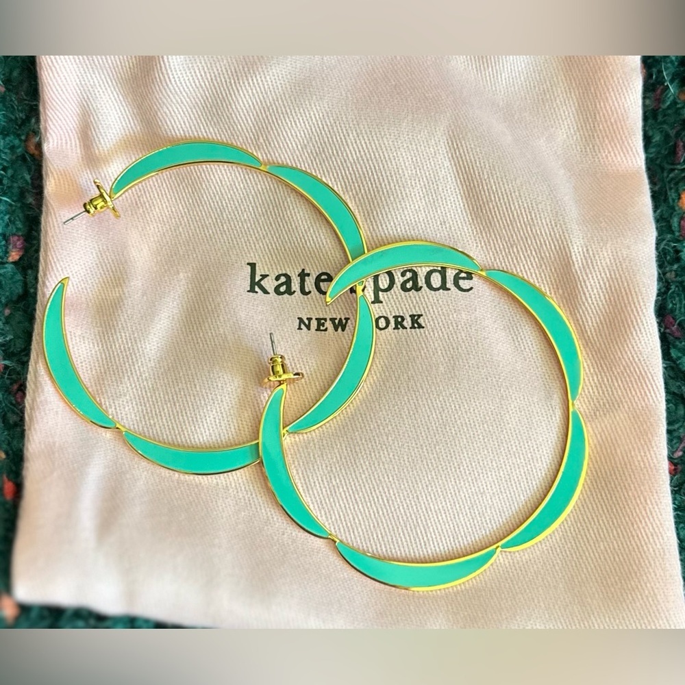 RARE Kate Spade NWT Sliced Scallop Enamel Large Hoop Earrings - Picture 6 of 15